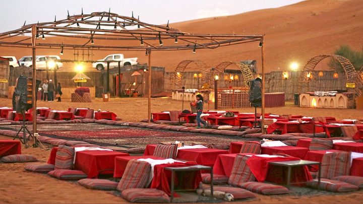 Dinner and Traditional Show in Sharjah